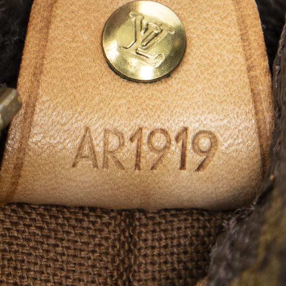 Louis Vuitton Cabas Mezzo - Picture 8 of 11